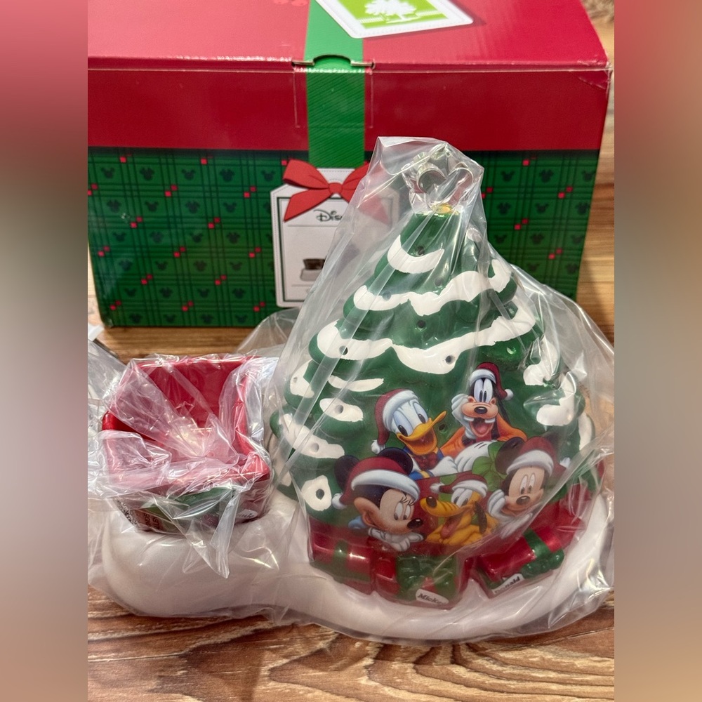 New Scentsy Disney “Christmas with Disney” Disney Christmas Tree Wax Warmer